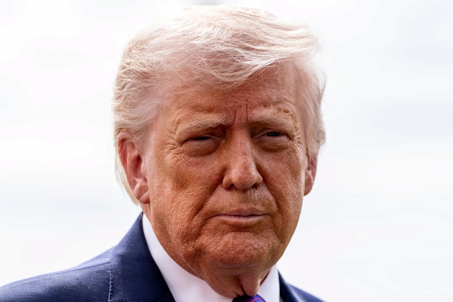 Дональд Трамп відхилив допомогу України Дональд Трамп відхилив допомогу України