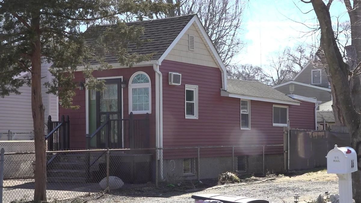 Крошечный дом без спальни продали на 330 тысяч долларов Крошечный дом без спальни продали на 330 тысяч долларов