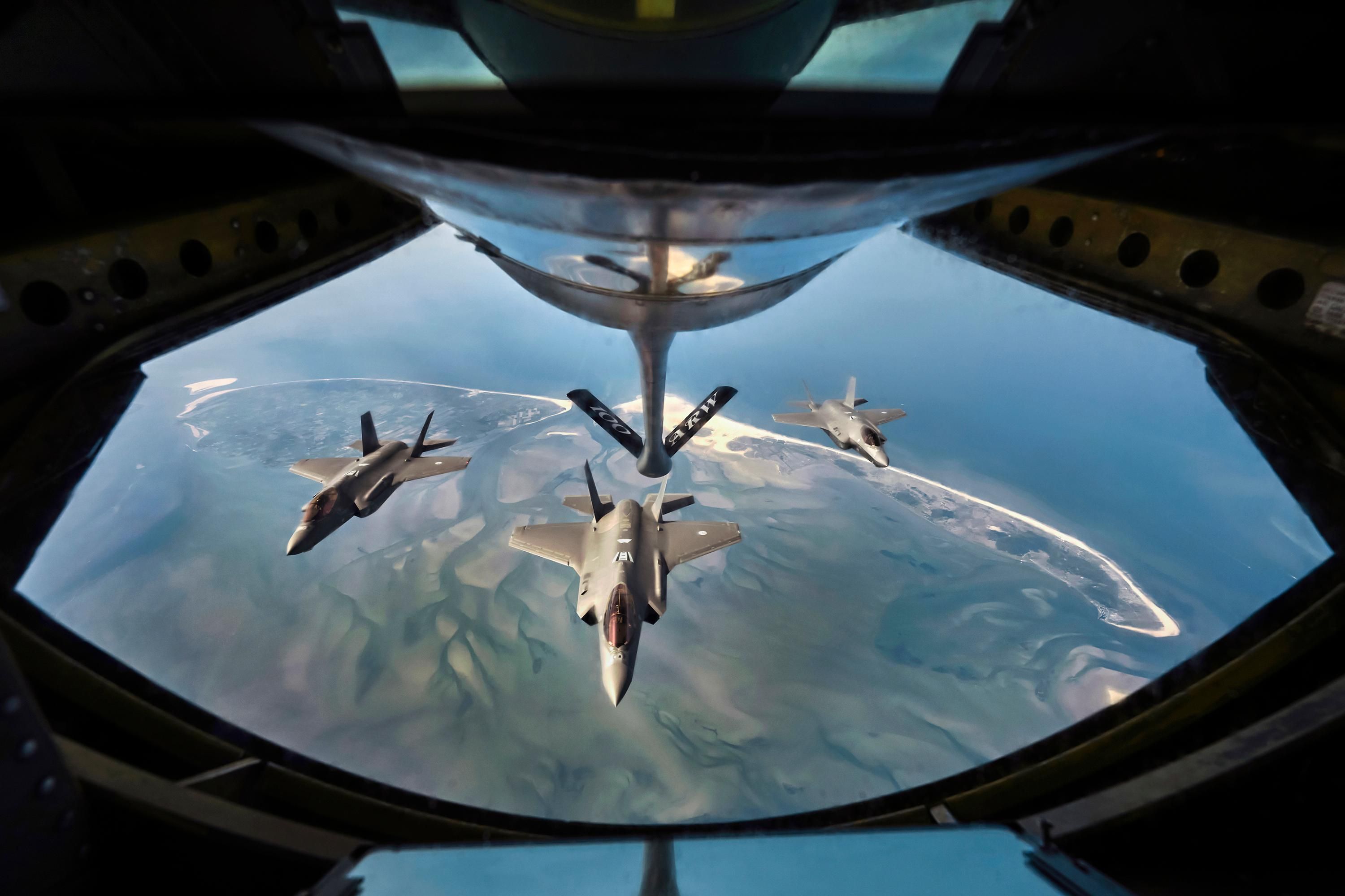 Швейцарія заблокувала польоти військових літаків США Швейцарія заблокувала польоти військових літаків США