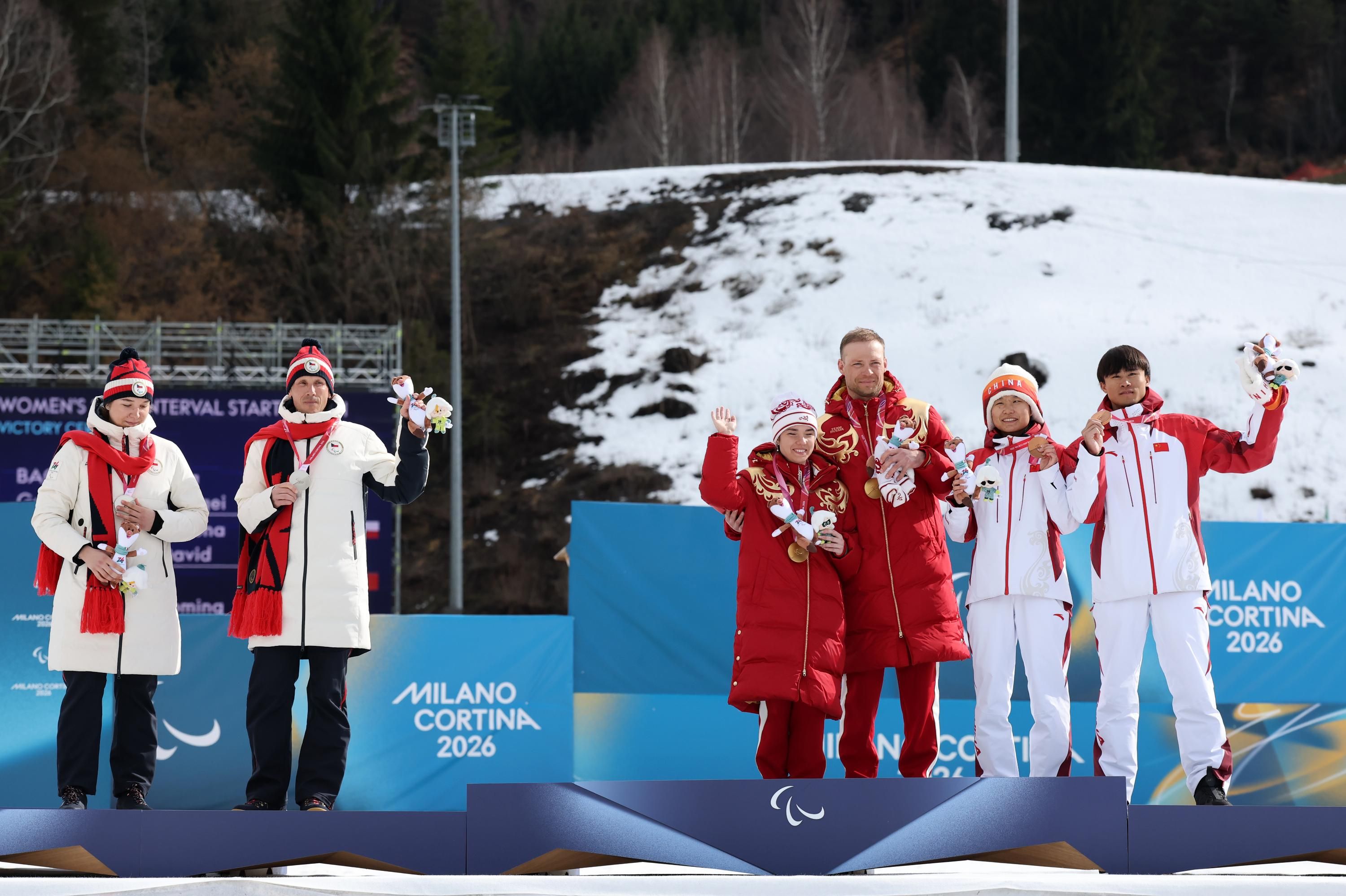 Чеська спортсменка відмовилася знімати шапку під час гімну Росії