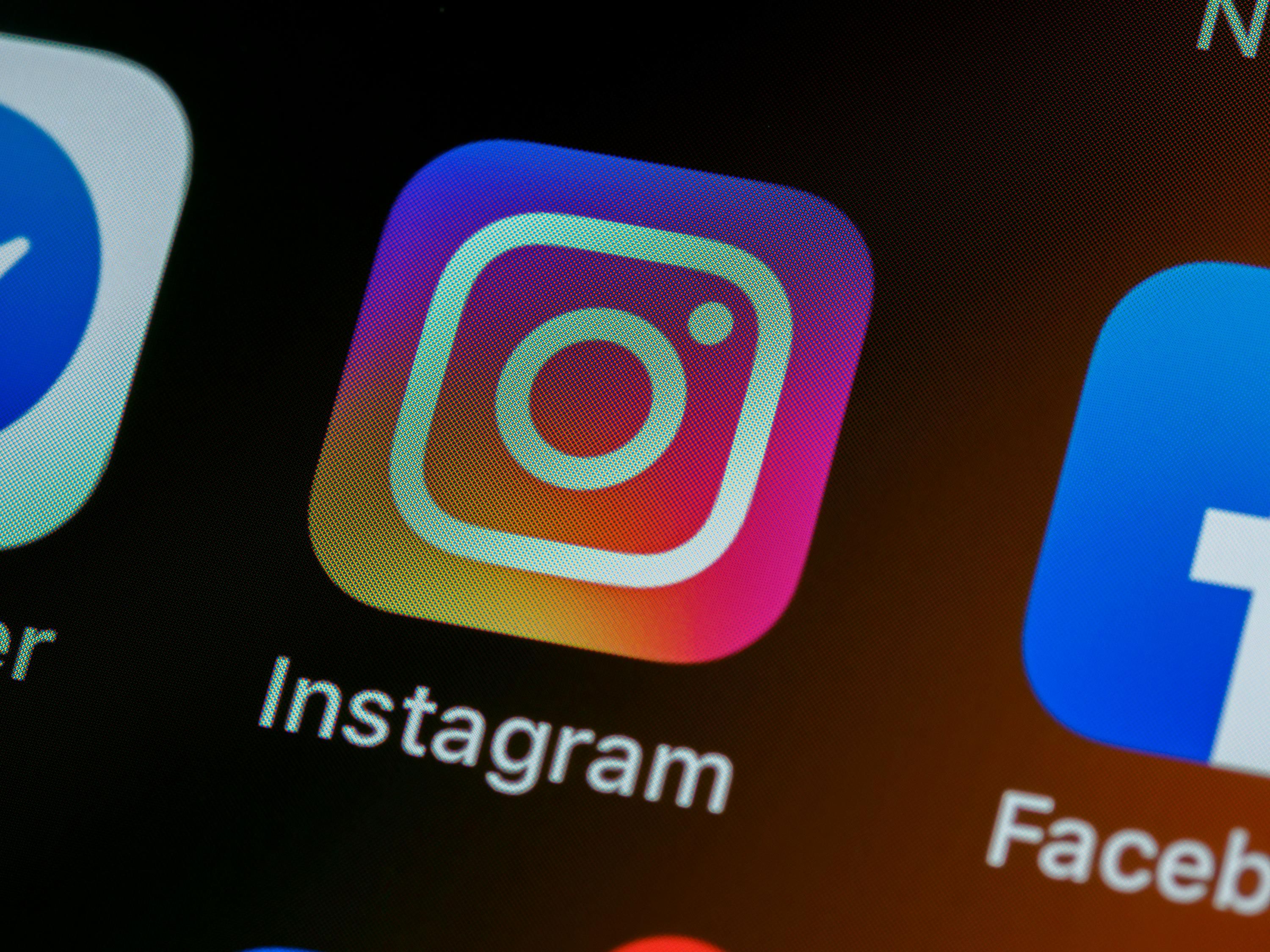 В Instagram больше не будет сквозной защиты переписки