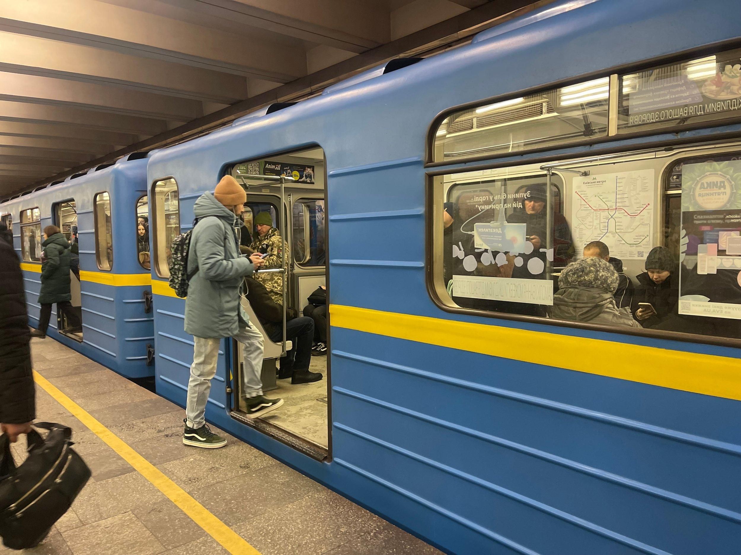 Станція метро "Одеська"