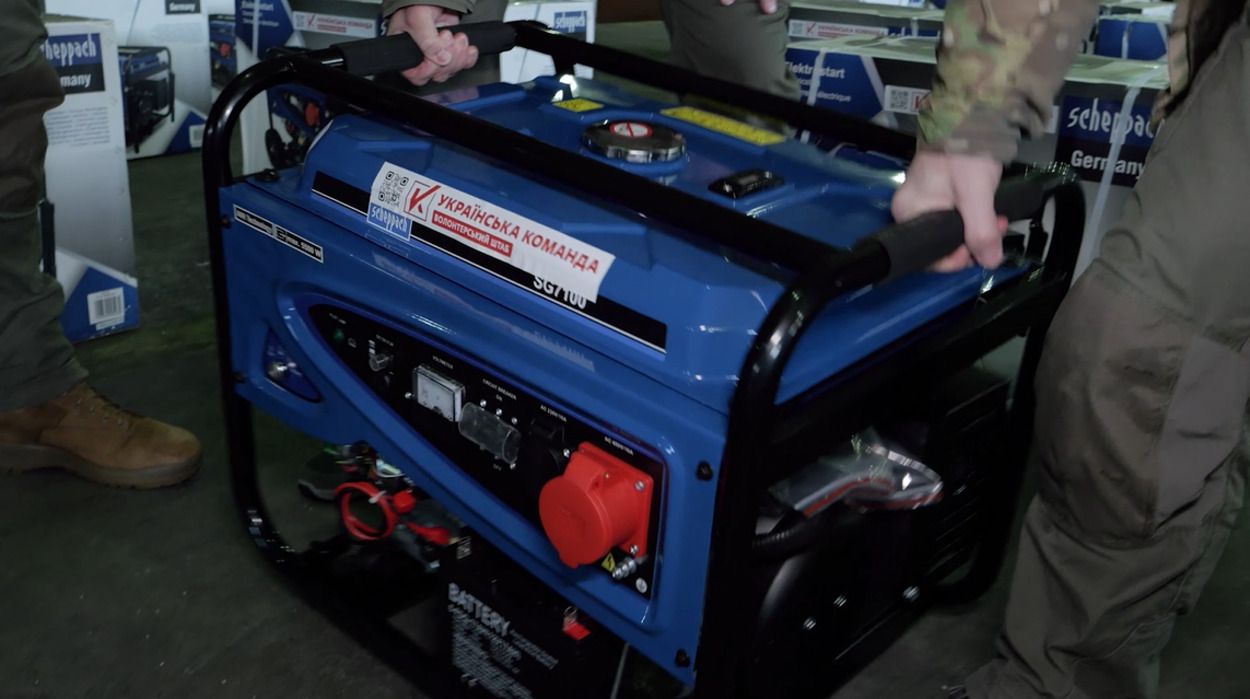 Украинская команда передала генераторы бригаде Ахиллес для обеспечения боевых позиций