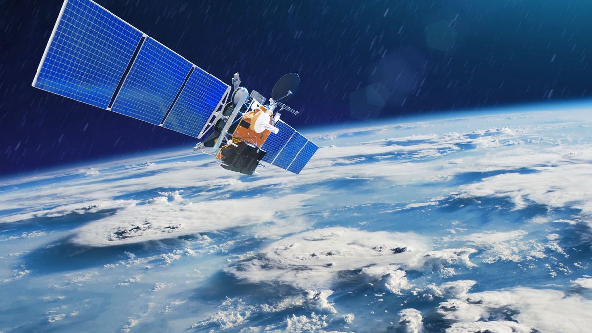 Российские спутники над Украиной – сколько их и как работает космическая слежка