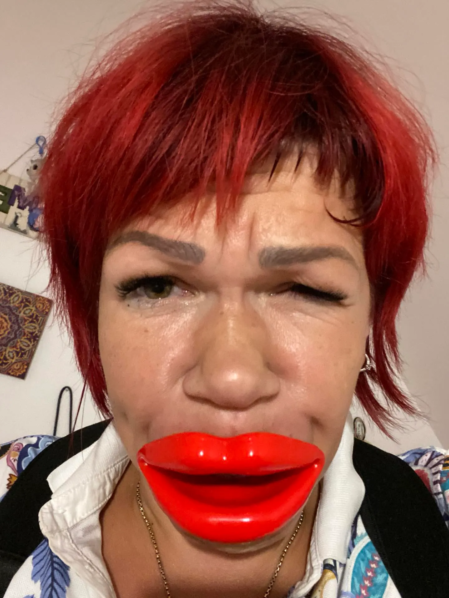 Це масажер для м'язів обличчя, а не те, що ви там надумали / фото з платформи тредс