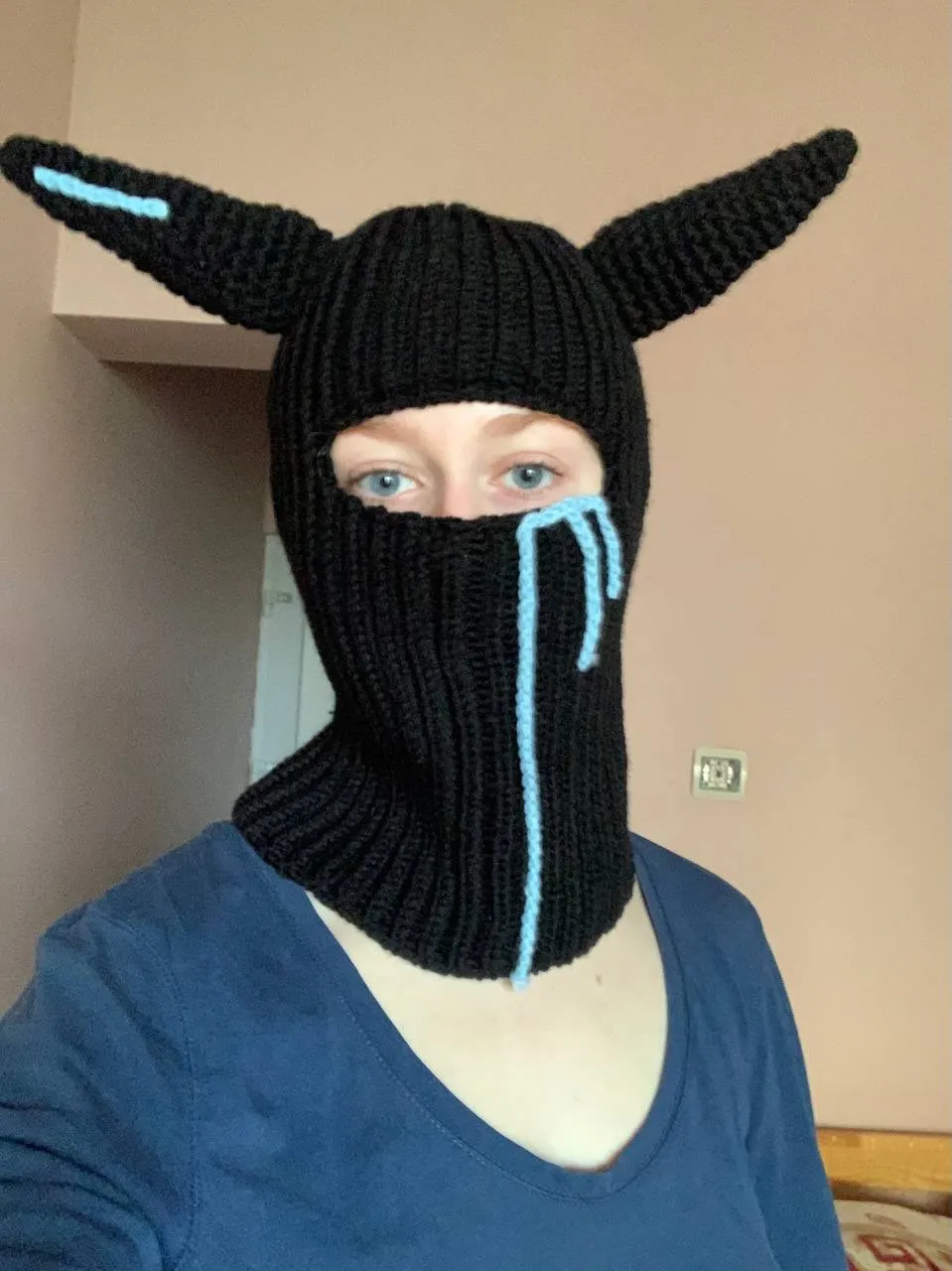 Мила та смішна балаклава / фото з платформи тредс 