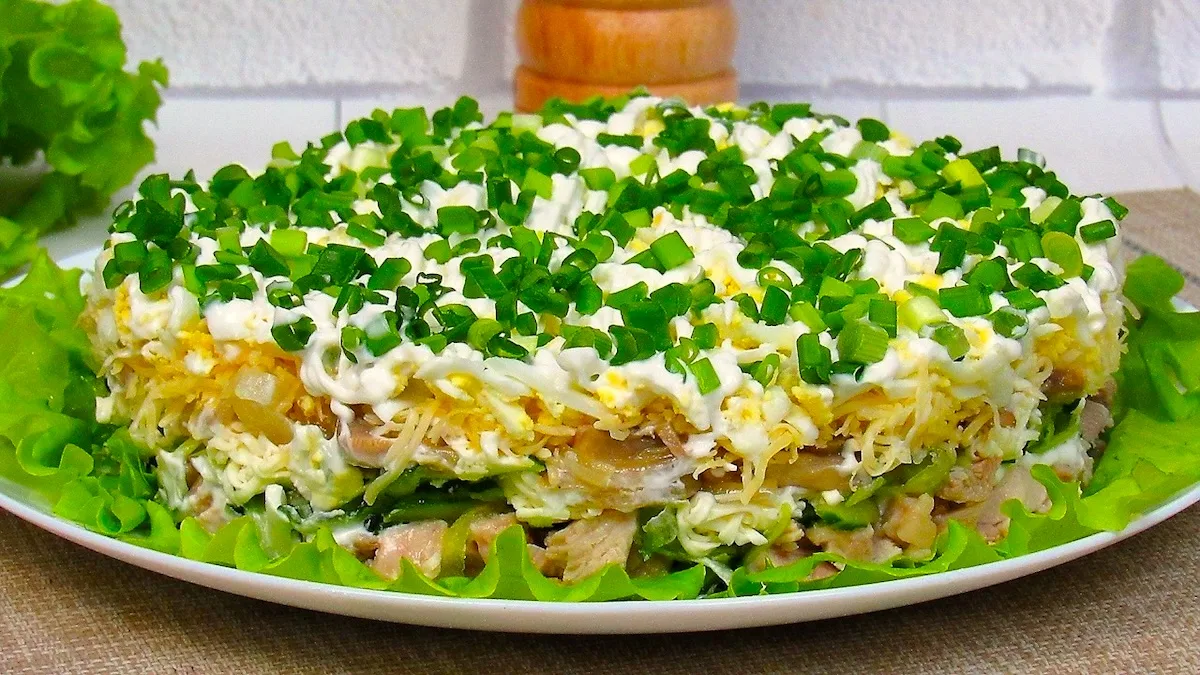 Невероятно вкусный весенний салат с начинкой