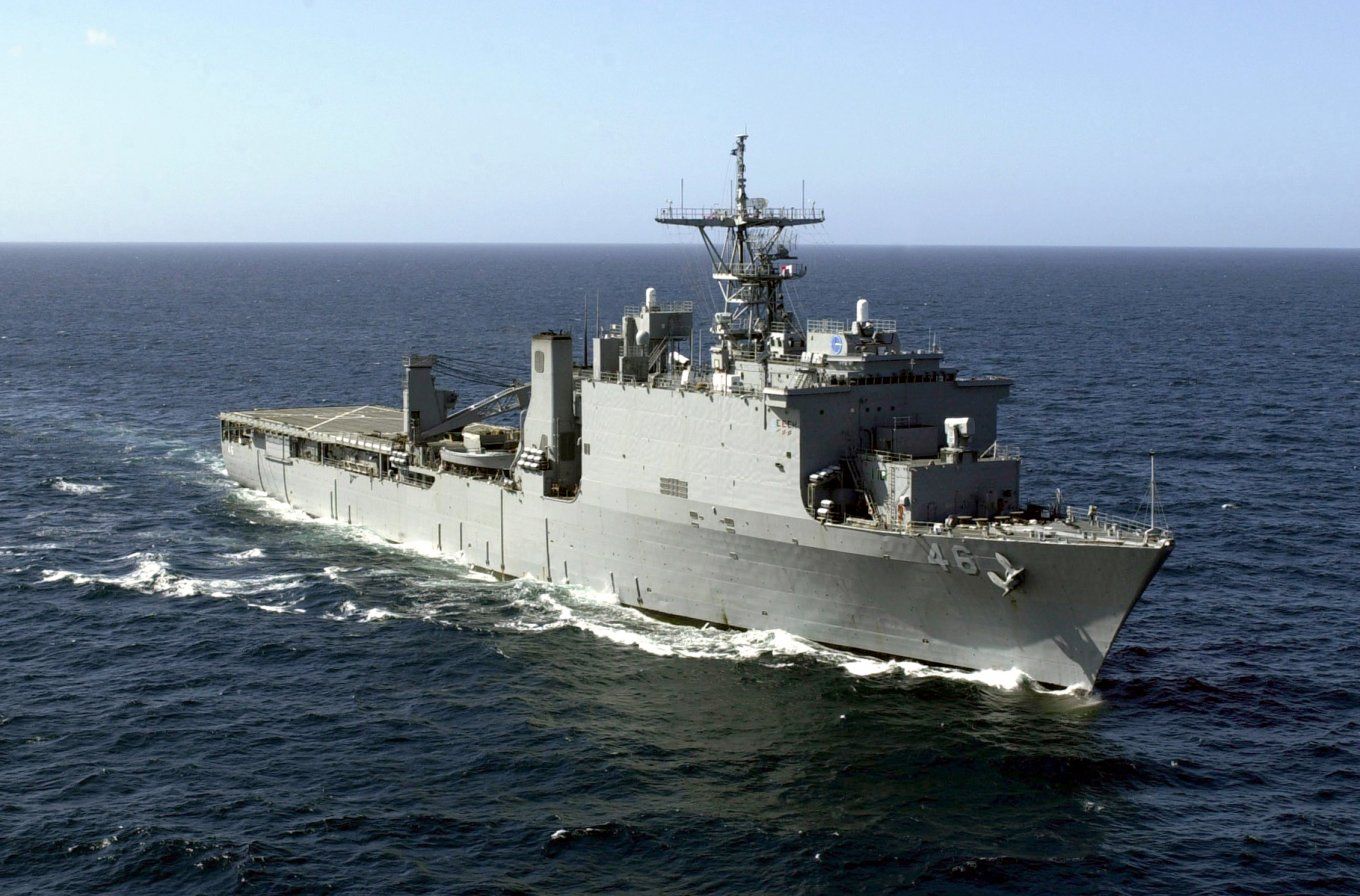 Десантний корабель USS Tortuga (LSD 46) Десантний корабель USS Tortuga (LSD 46)