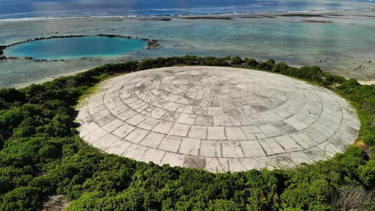 Ядерный могильник Рунит – трещины в куполе все больше, есть угроза радиации из-за подтопления Ядерный могильник Рунит – трещины в куполе все больше, есть угроза радиации из-за подтопления