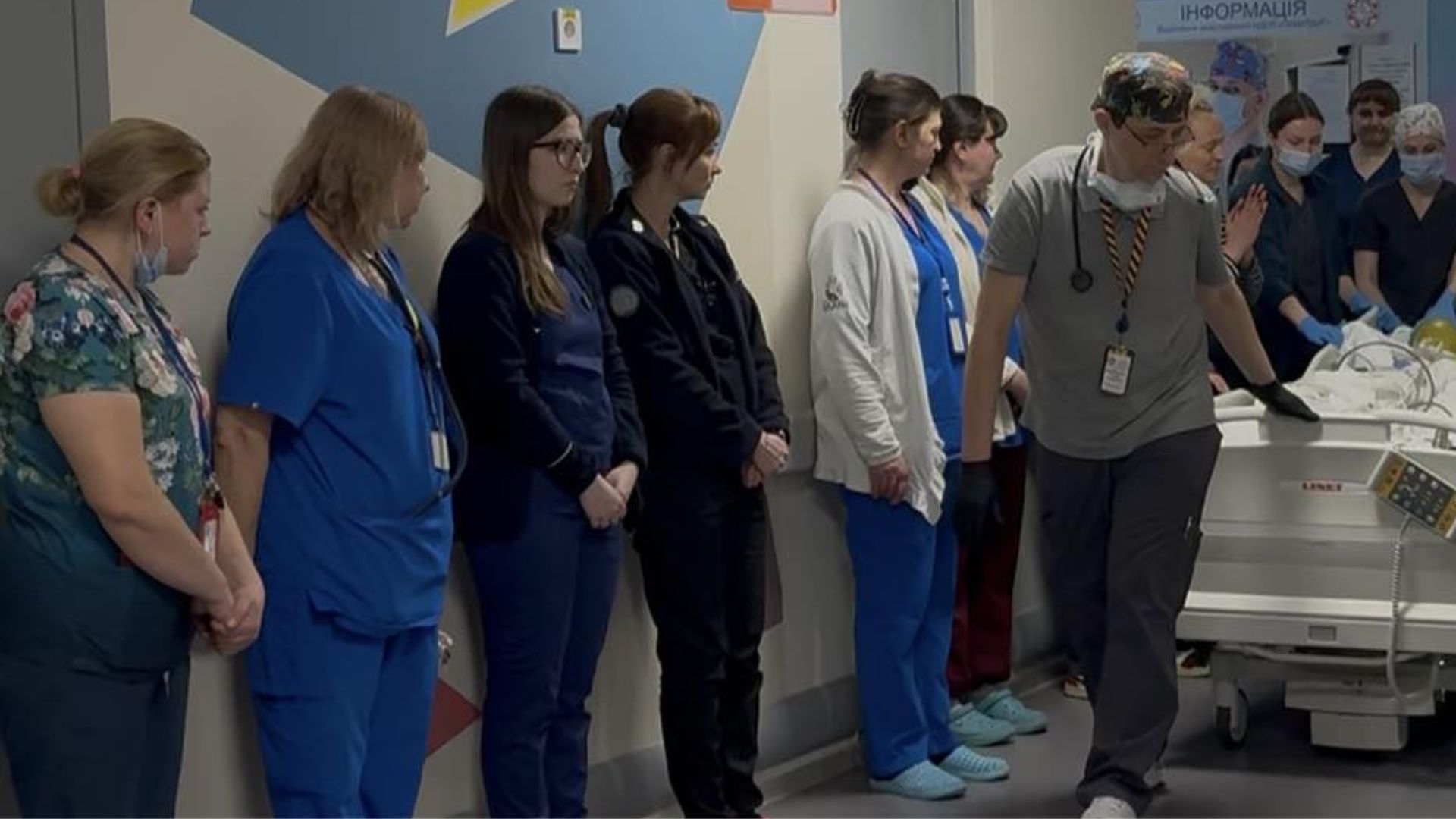 В "Охматдете" провели коридор почета для 13-летнего Ивана, который стал посмертным донором - 24 Канал