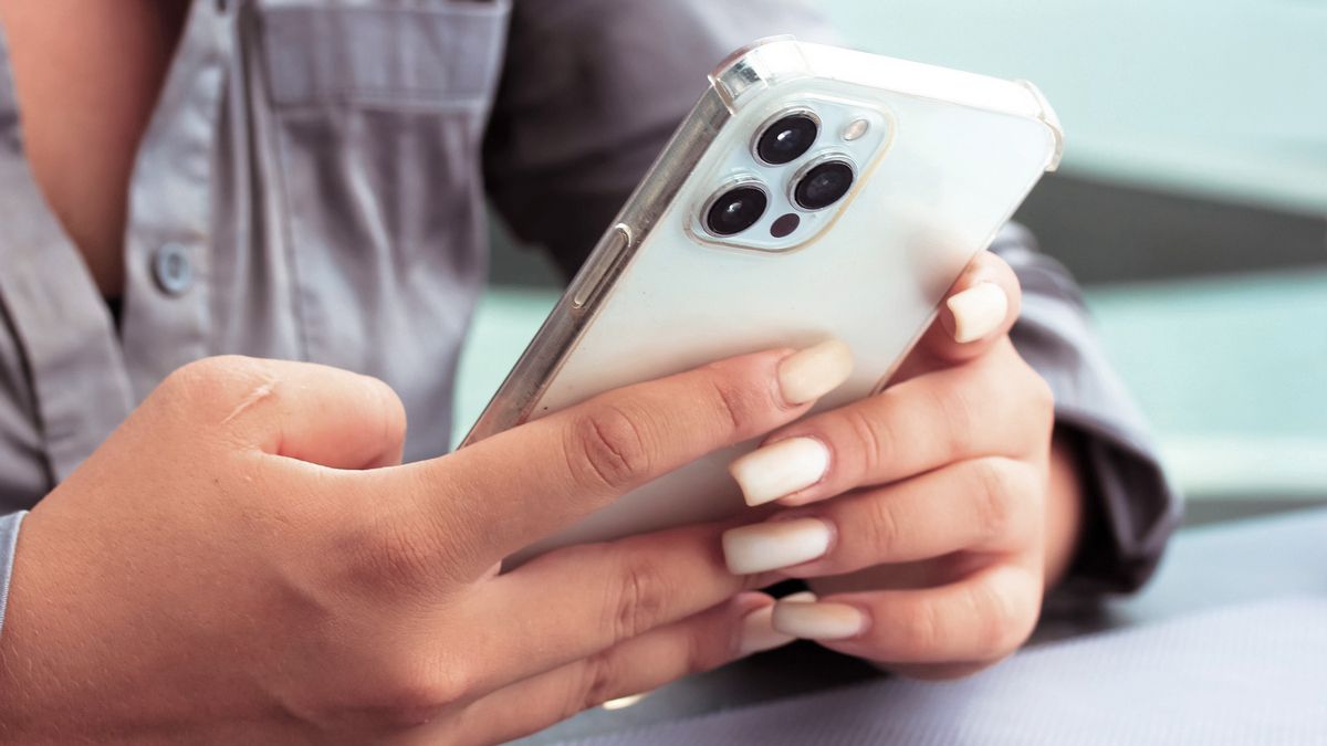 Лак для нігтів перетворює довгий манікюр на зручний стилус для смартфона Лак для нігтів перетворює довгий манікюр на зручний стилус для смартфона