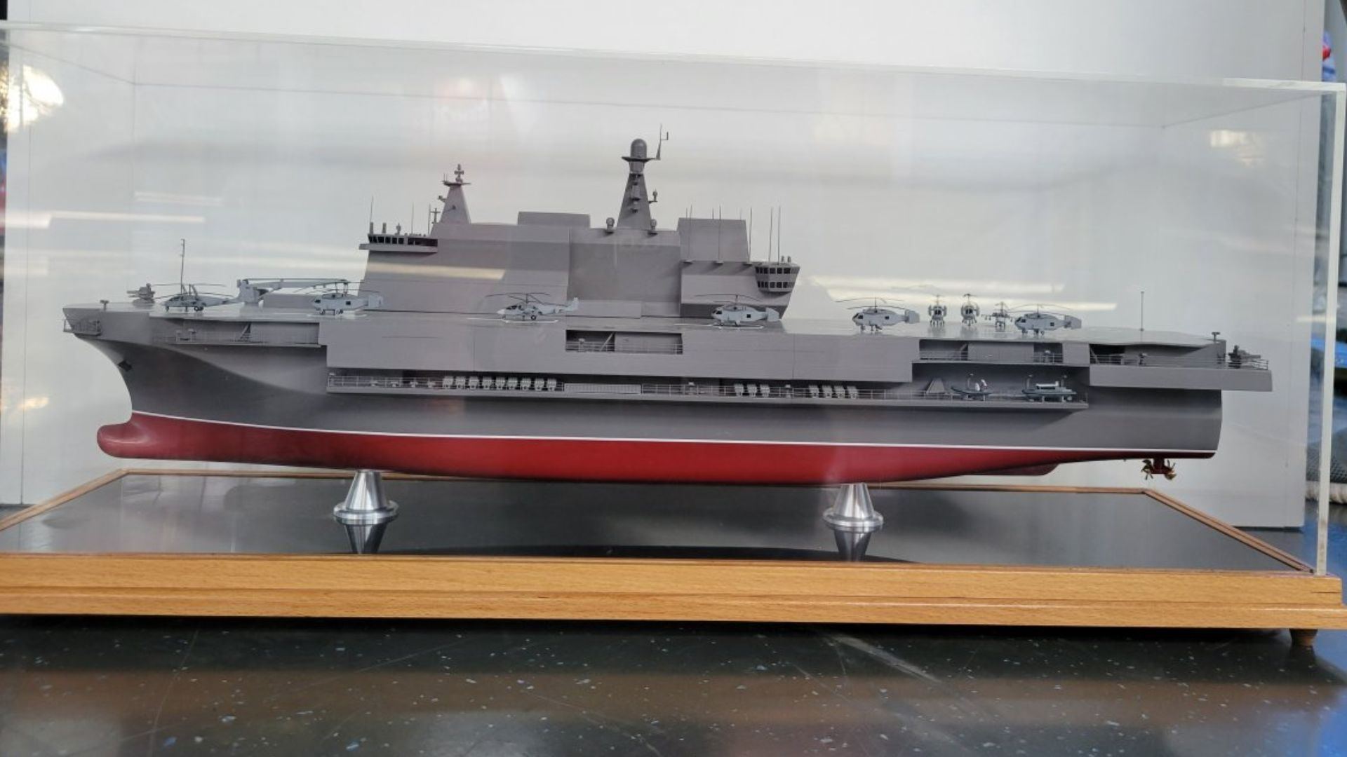 Модель УДК проекта 23900 "Прибой", показанная на форуме "Армия-2022" Модель УДК проекта 23900 "Прибой", показанная на форуме "Армия-2022"