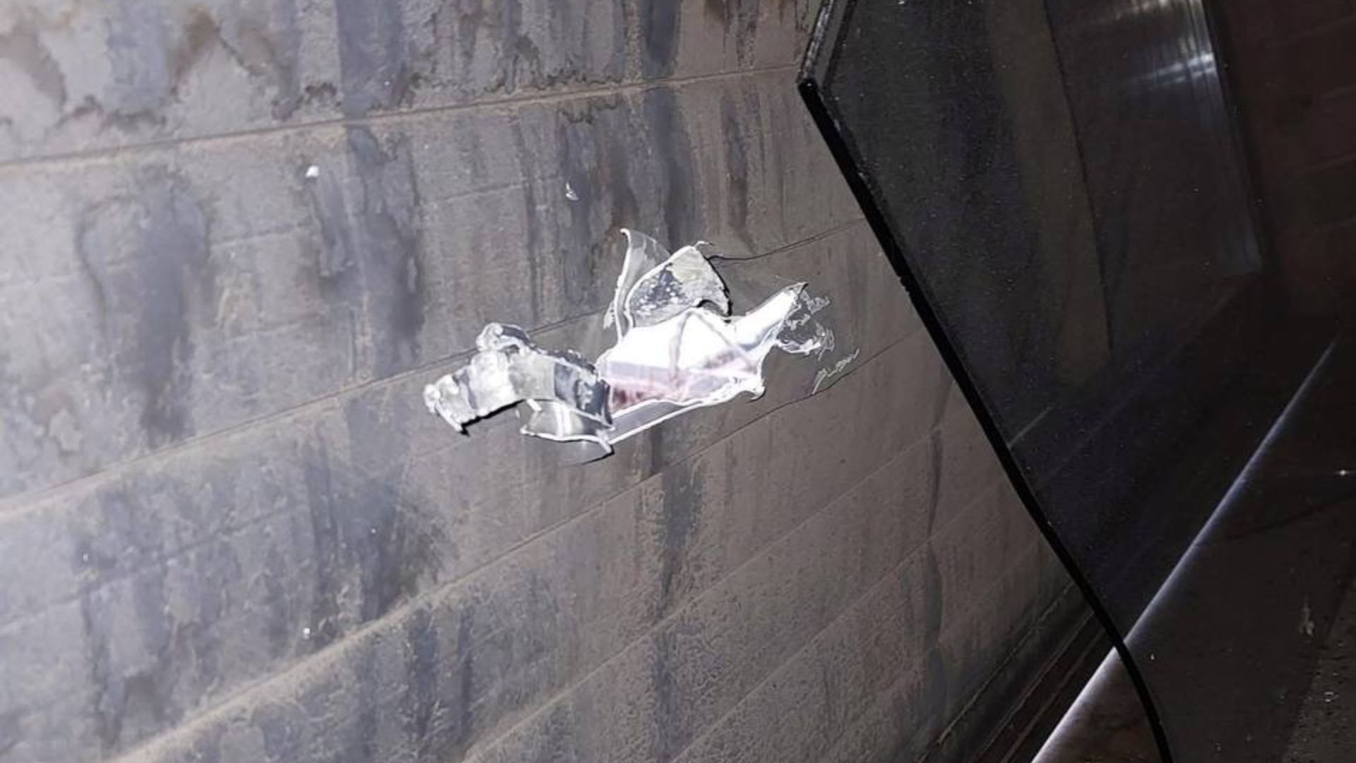 Уламок дрона влучив у кабінет мера Дніпра Філатова у нього вдома - Дніпро