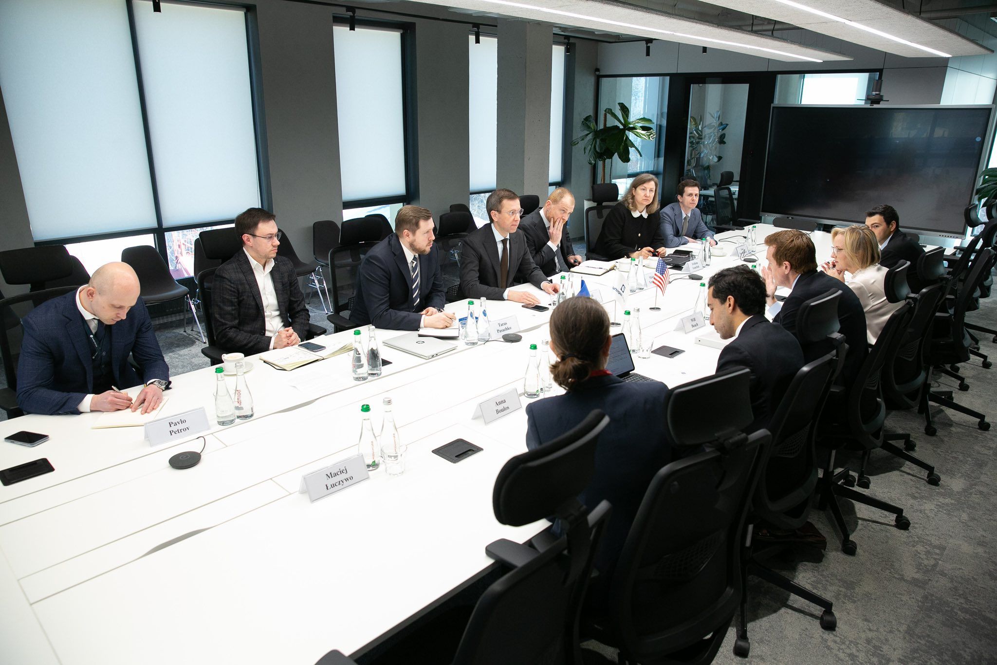 Украина обсудила с США поставки СПГ с США Украина обсудила с США поставки СПГ с США