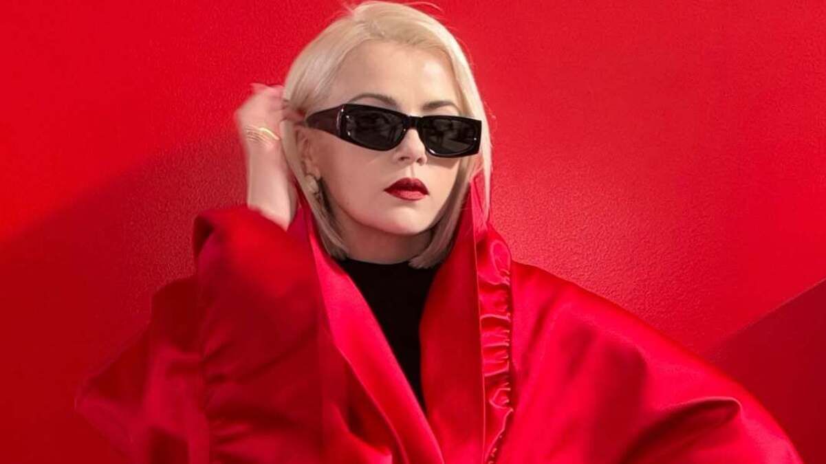 Міка Ньютон Міка Ньютон