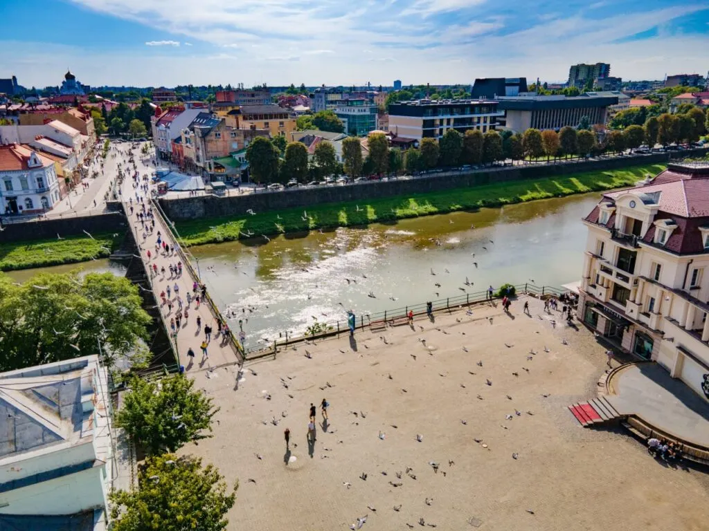 Площадь Театральная / фото Visit Uzhhorod Площадь Театральная / фото Visit Uzhhorod