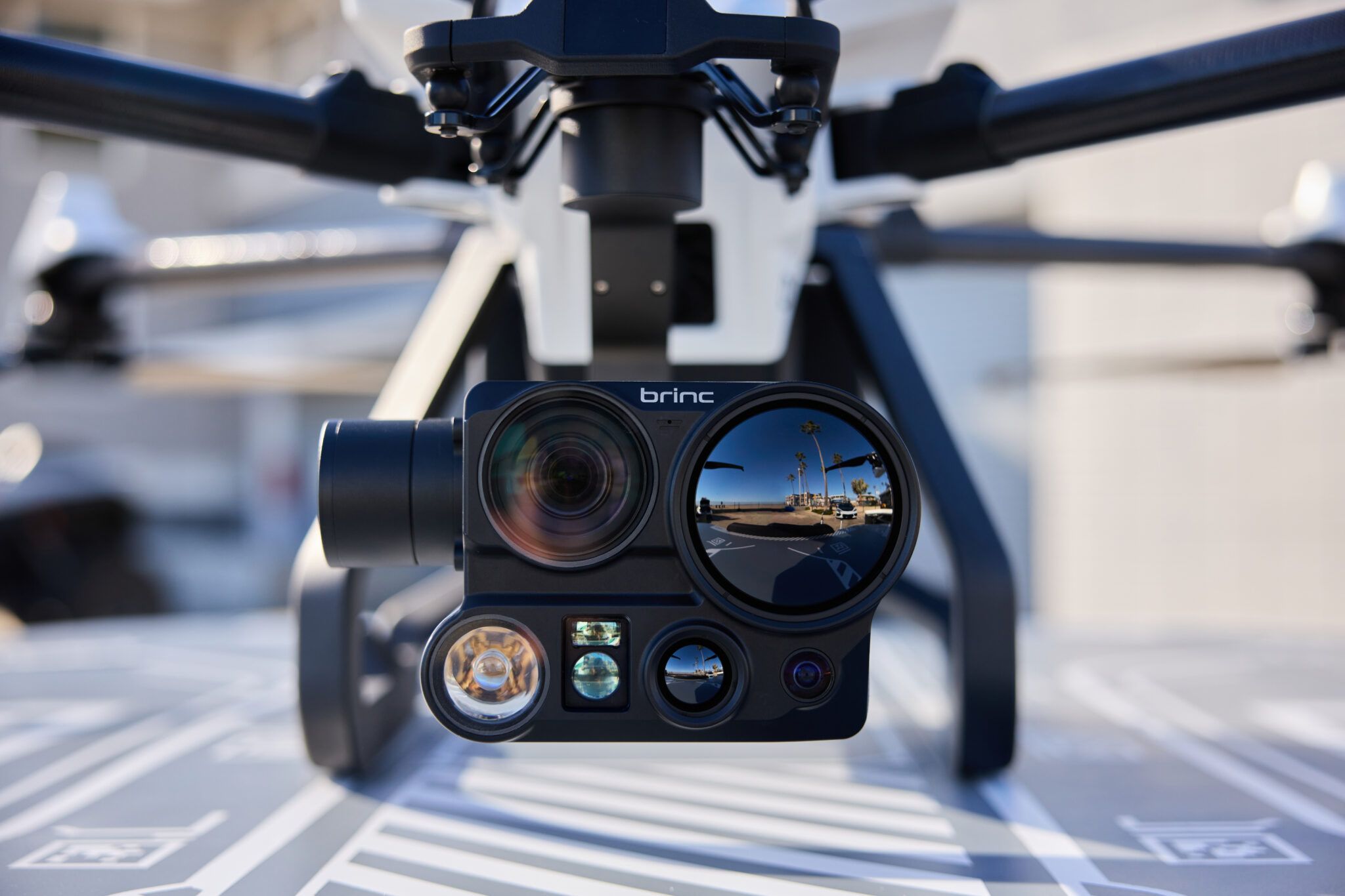 В США показали дрон для 911, который может работать без пилота