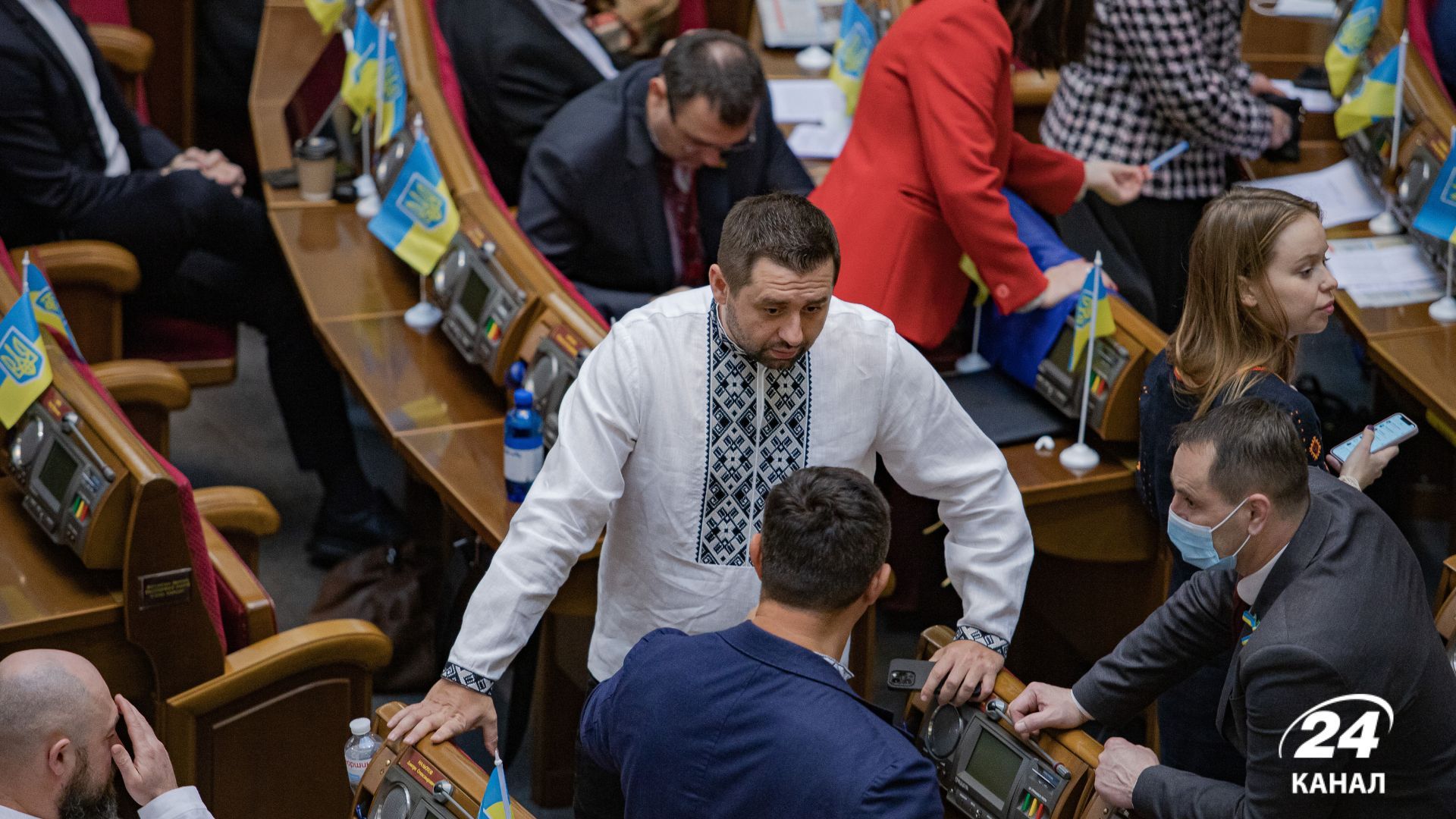 Криза у Верховній Раді - Арахамія визнав труднощі, але і похвалив нардепів Криза у Верховній Раді - Арахамія визнав труднощі, але і похвалив нардепів