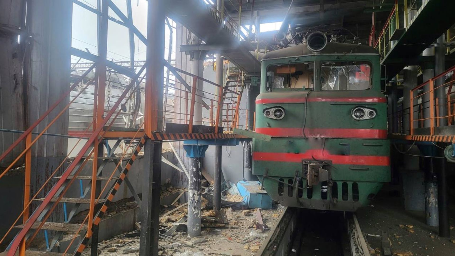 Последствия российского удара по железной дороге