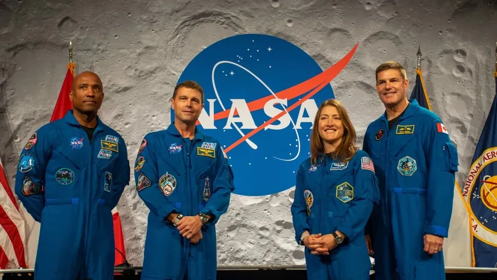 Віктор Гловер, Рід Вайзман та Крістіна Кох з NASA, а також Джеремі Хансен з Канадського космічного агентства