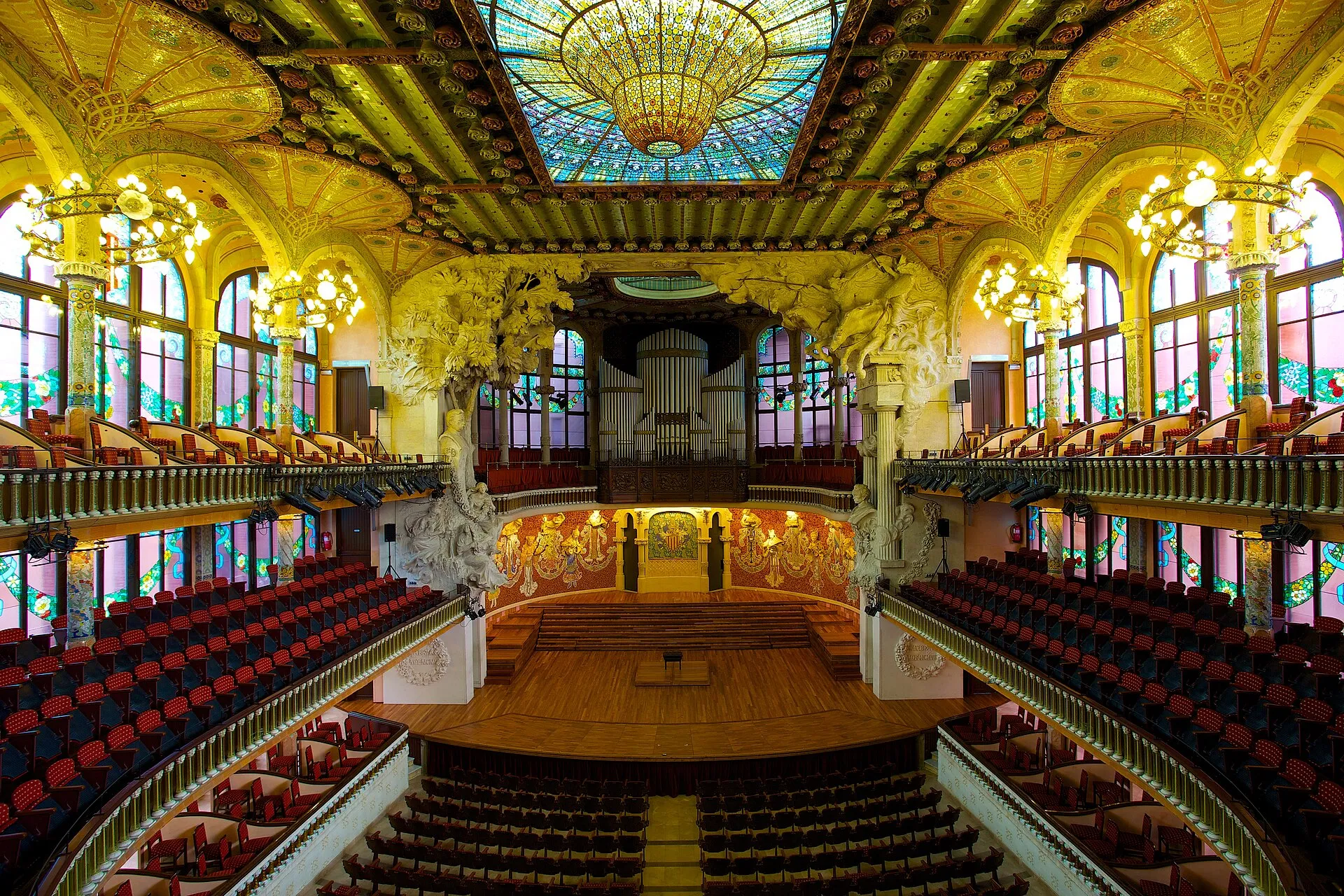 Palau de la Musica Catalana в Іспанії / фото Вікіпедії Palau de la Musica Catalana в Іспанії / фото Вікіпедії