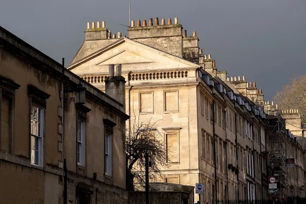 В Британии замурованы окна в старых домах