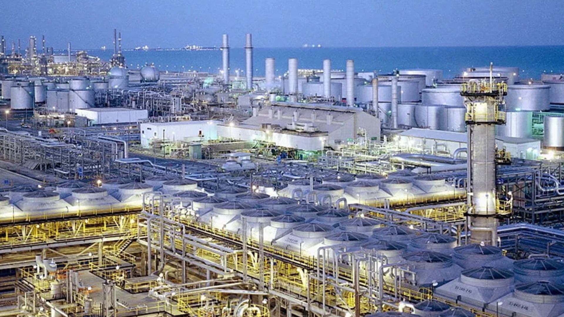Саудовская Аравия качает нефть в обход Ормузского пролива