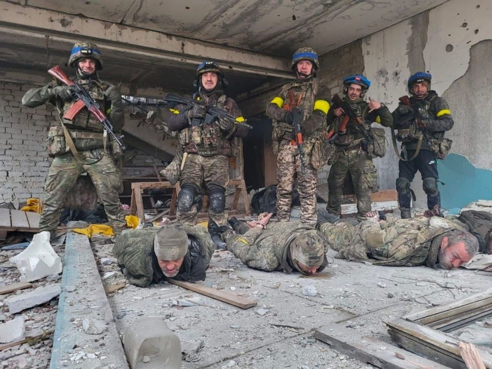 ЗСУ полонили росіян, які намагались встановити прапор Росії у Ківшарівці на Харківщині - Харків