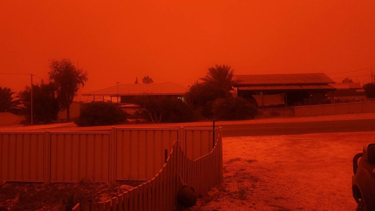 Небо над Австралією забарвилося в криваво-червоний колір Небо над Австралією забарвилося в криваво-червоний колір