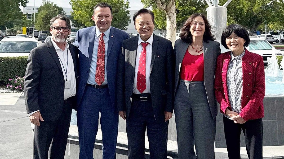 Ученые отблагодарили свой университет