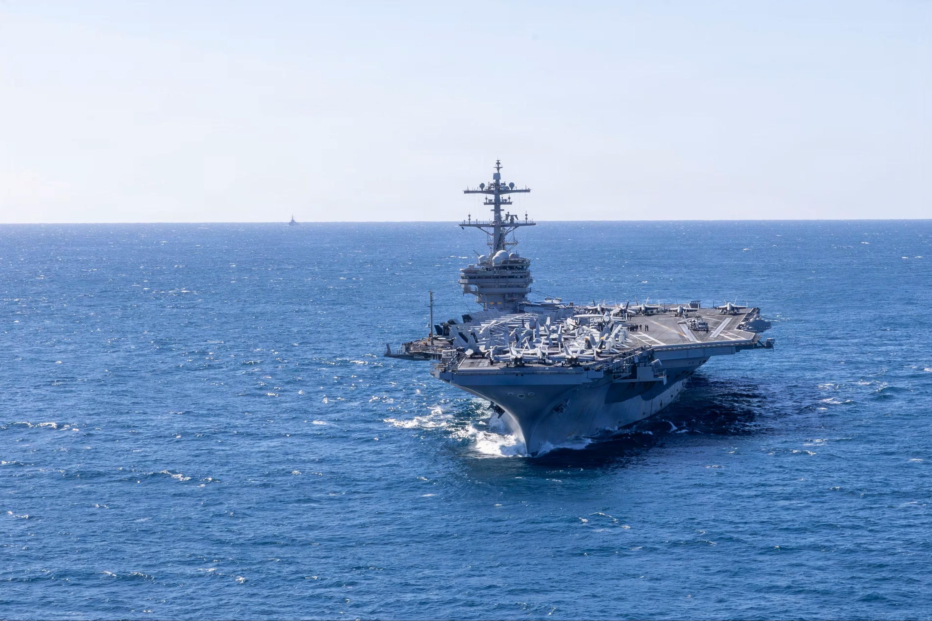 Авианосец USS George HW Bush направляется на Ближний Восток