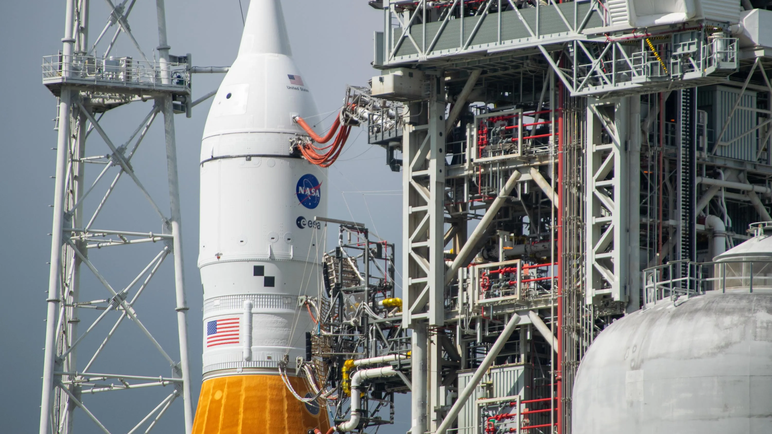 Orion на вершині ракети SLS