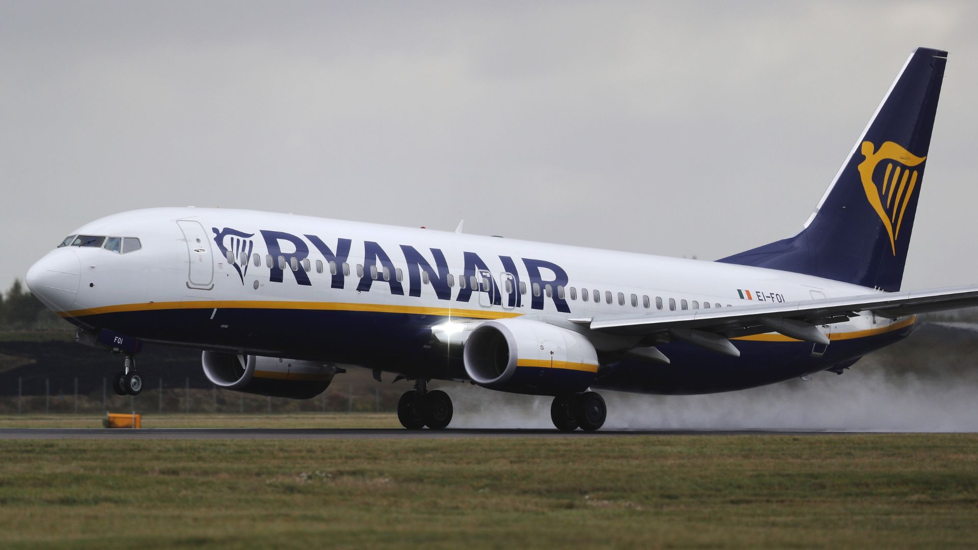 Ryanair может сократить количество рейсов из-за топливного кризиса Ryanair может сократить количество рейсов из-за топливного кризиса