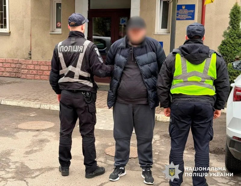 Фото затриманого нападника на військового ТЦК / Фото поліції