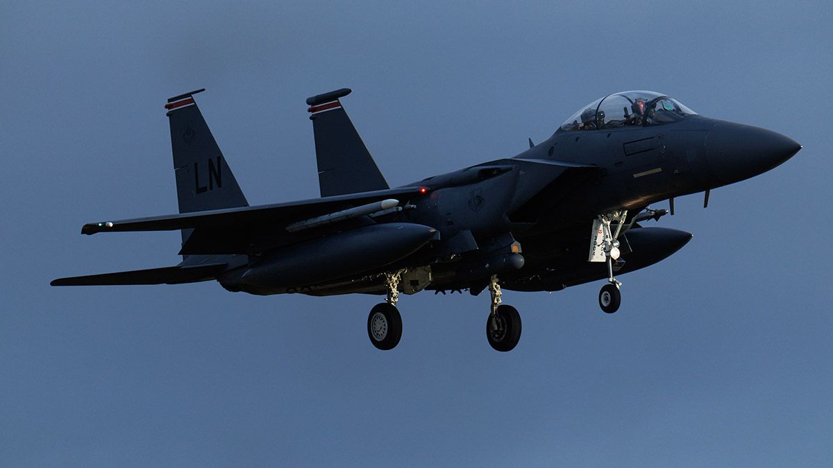 Самолет США F-15 сбили над Ираном - какова судьба пилотов