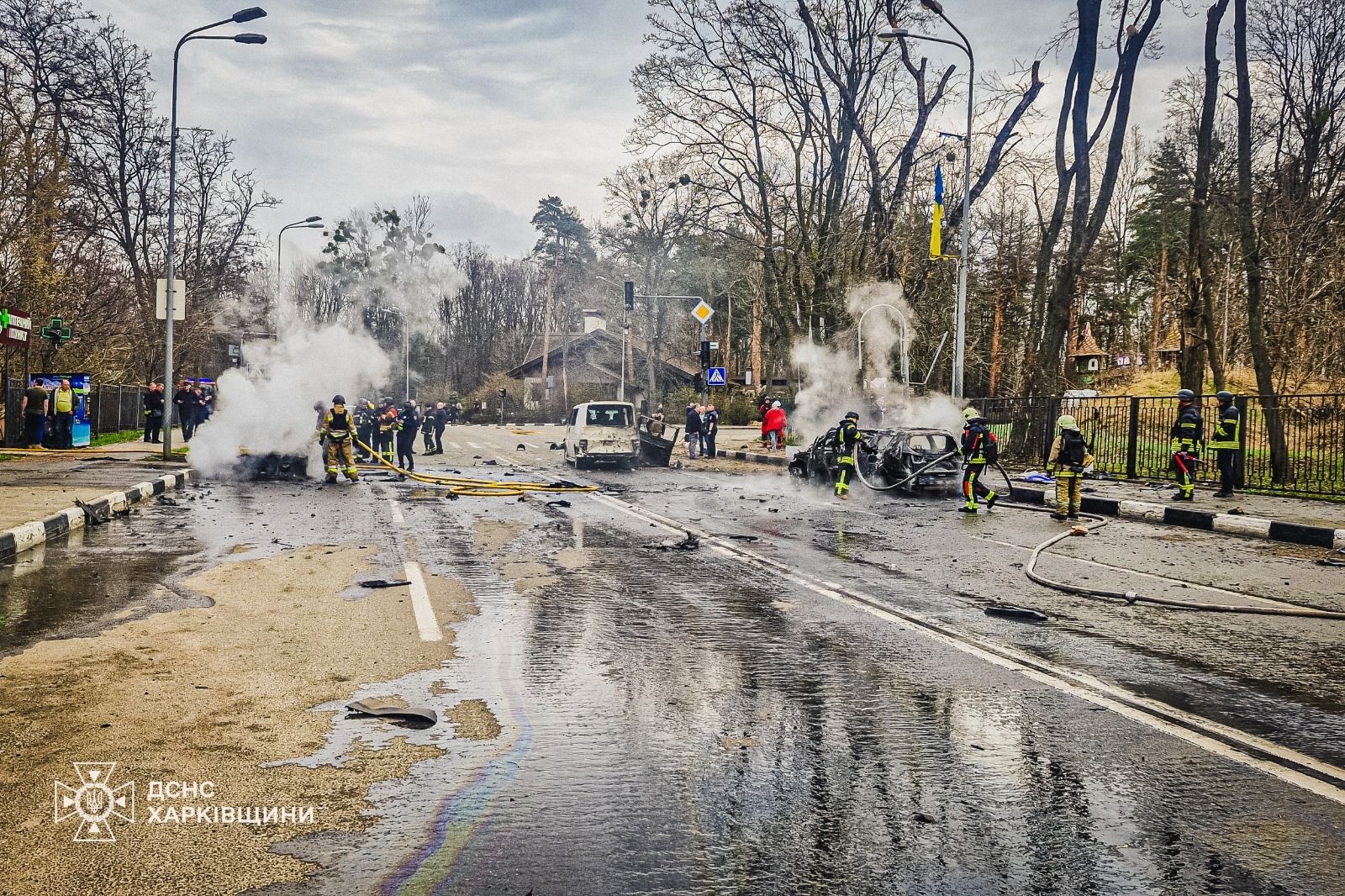 Працівники ДСНС ліквідовують наслідки роісйського удару на Харківщині Працівники ДСНС ліквідовують наслідки роісйського удару на Харківщині