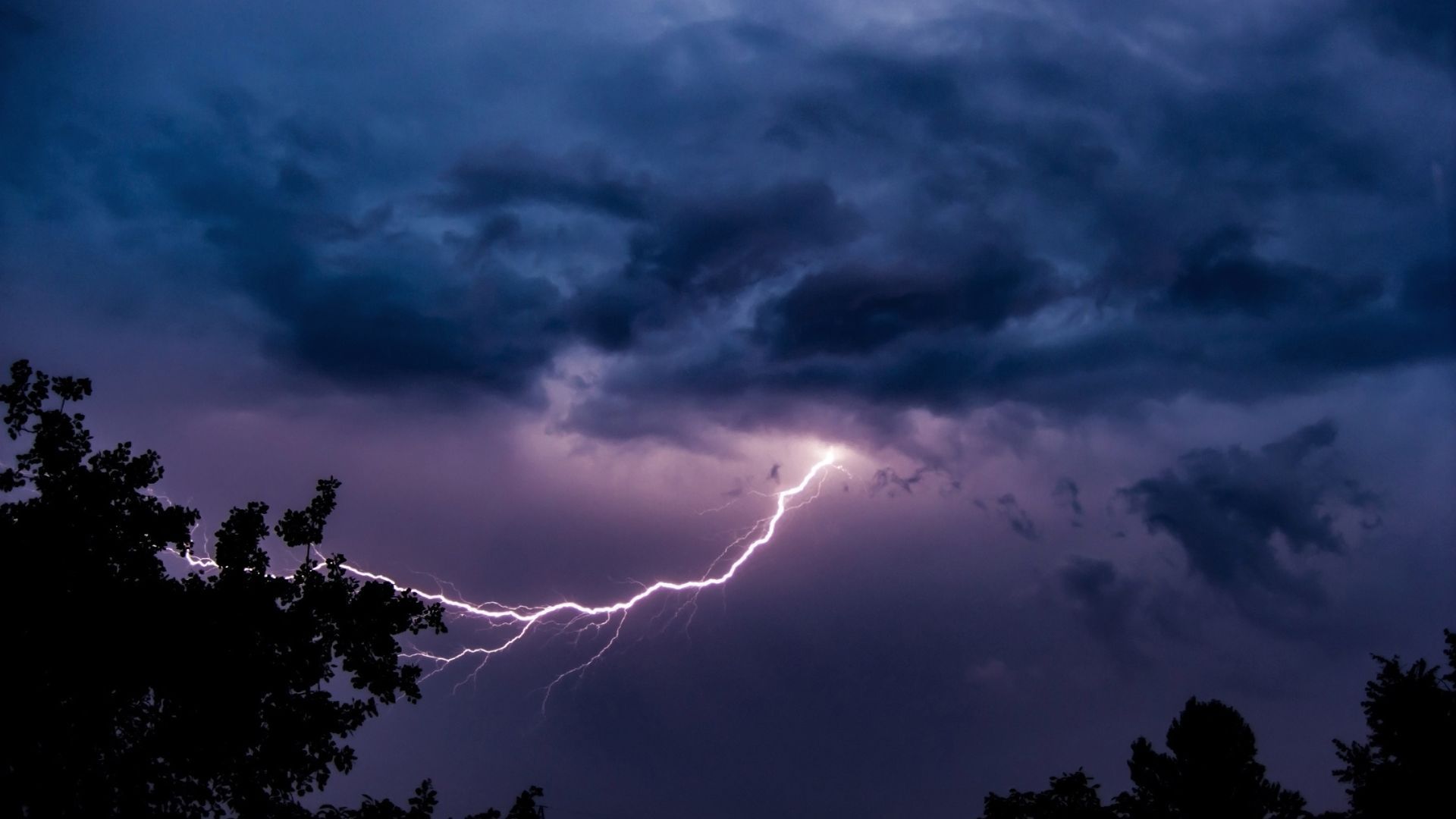 Грози у квітні: коли вони будуть та чому складно спрогнозувати явище - 24 Канал Грози у квітні: коли вони будуть та чому складно спрогнозувати явище - 24 Канал