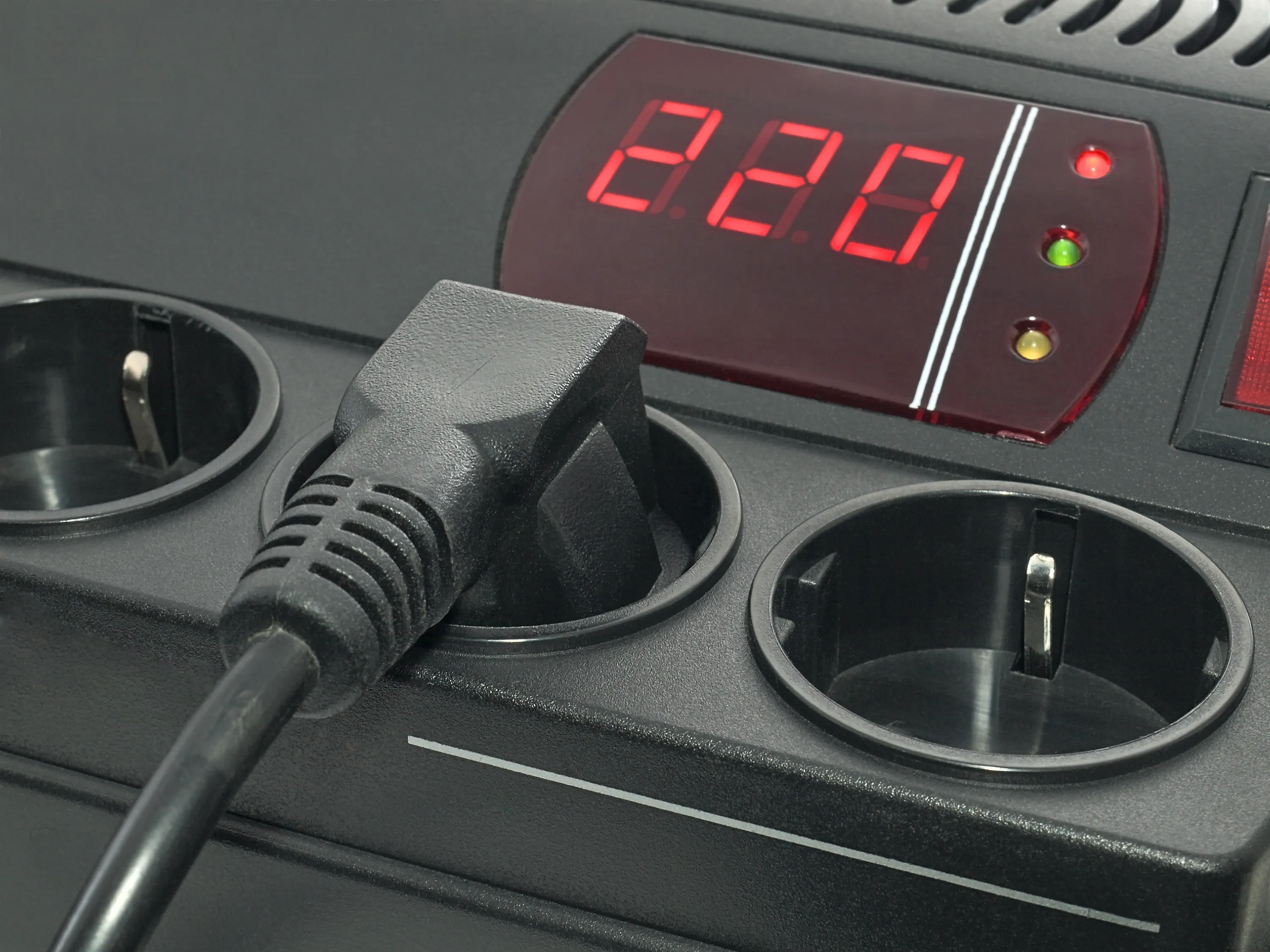 Стабилизатор напряжения