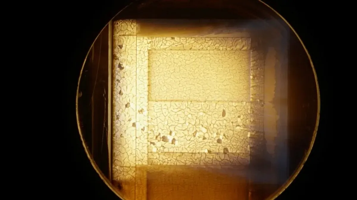 Випробувальний блок Avcoat проходить тести тепловими імпульсами всередині камери