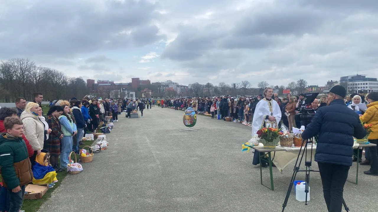 Шверін Німеччина рекорд живий ланцюг писанка 