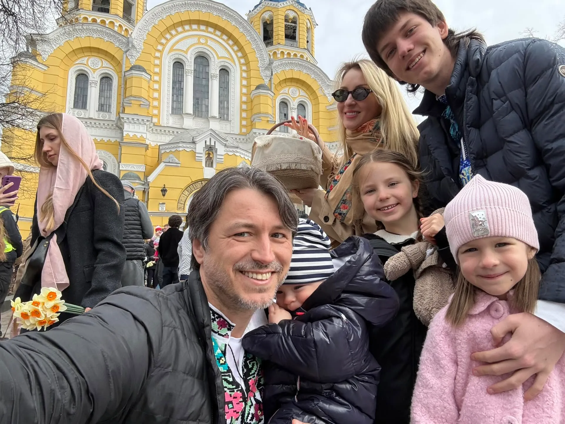 Сергій Притула з дружиною і дітьми