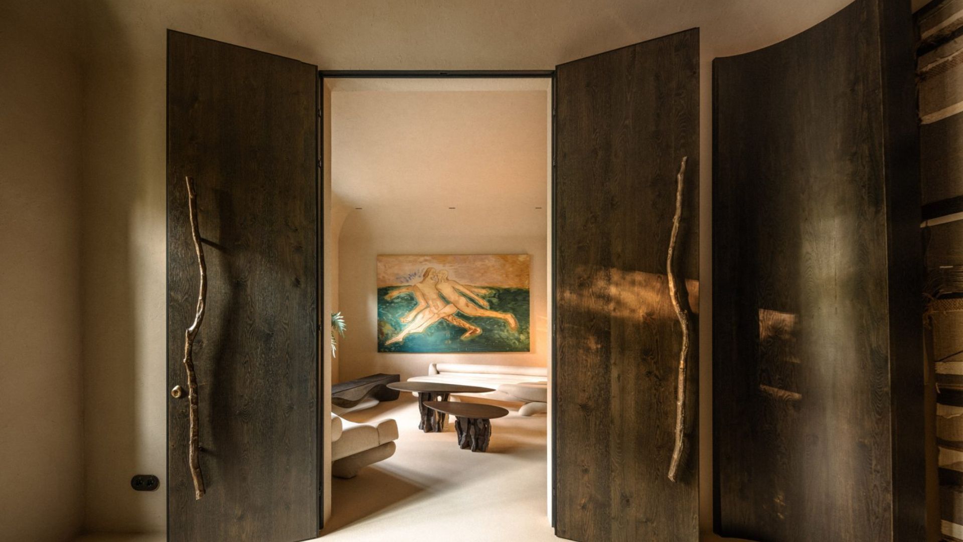 Как обычный офис в Киеве стал галереей