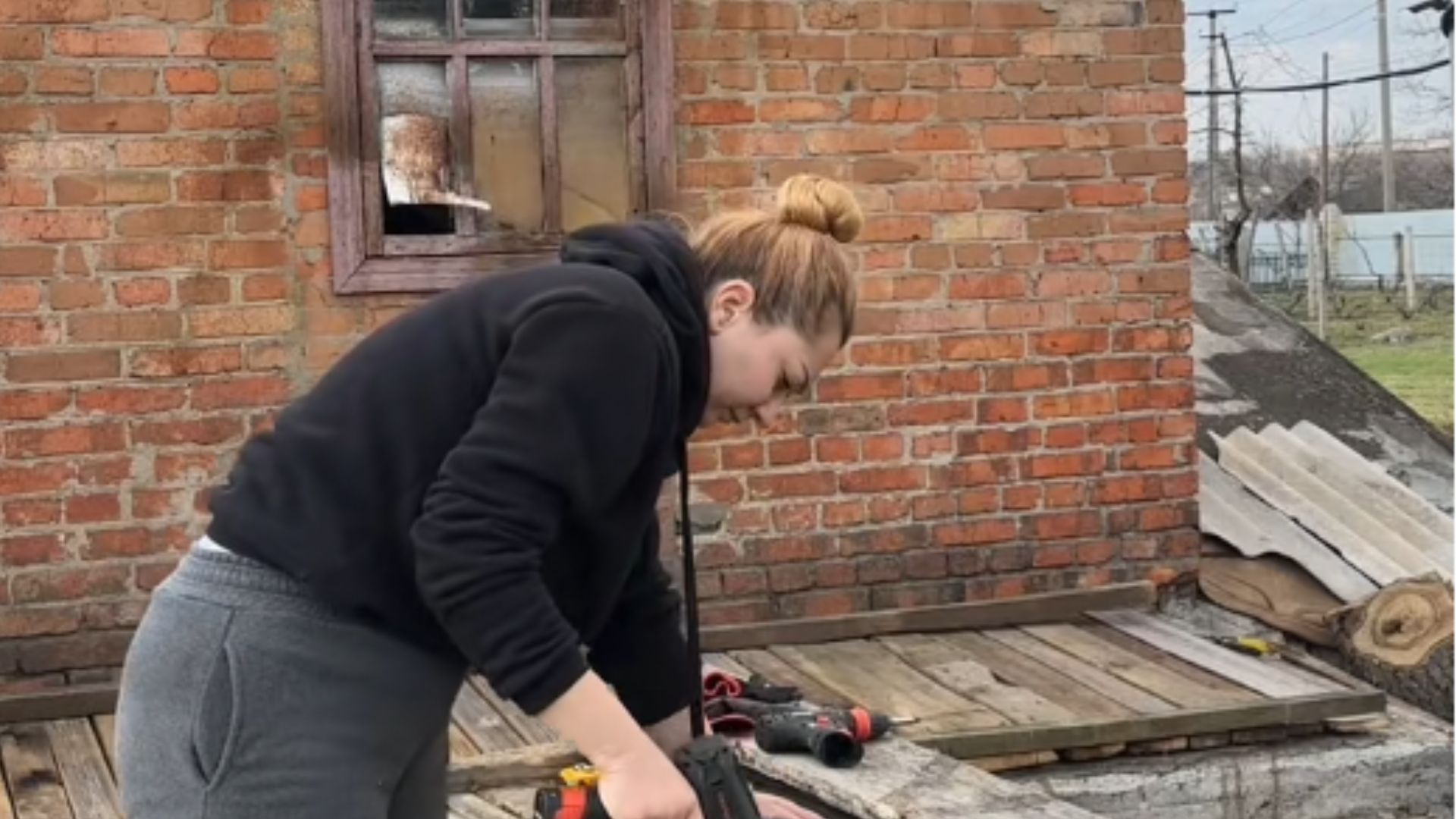 Анна розповіла про свою хату в селі Анна розповіла про свою хату в селі