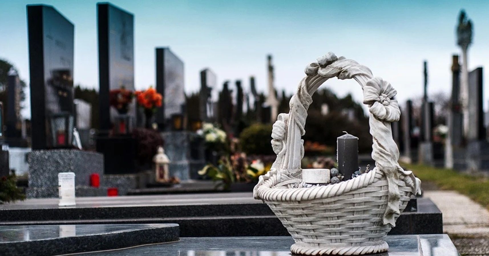 Тривога у поминальні дні: пояснення від поліції, що робити на кладовищах - 24 Канал