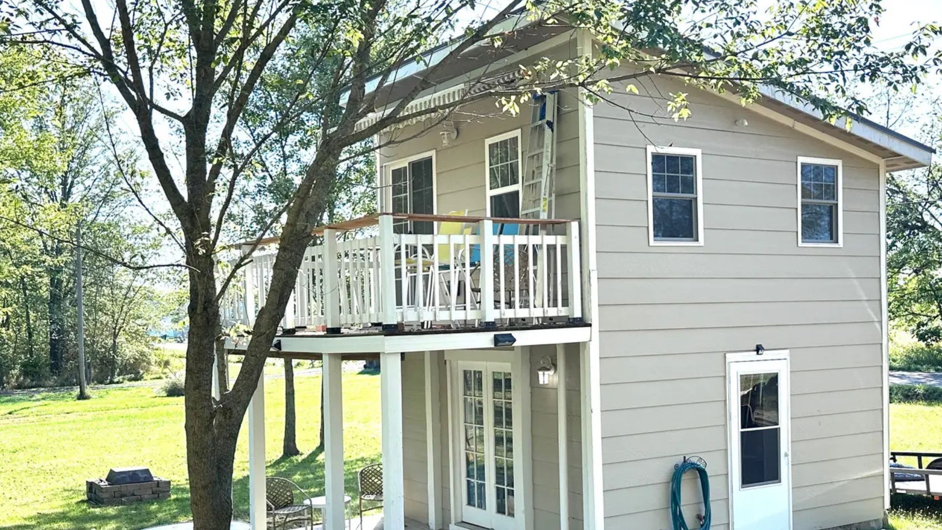 10 років будував маленький дім власноруч