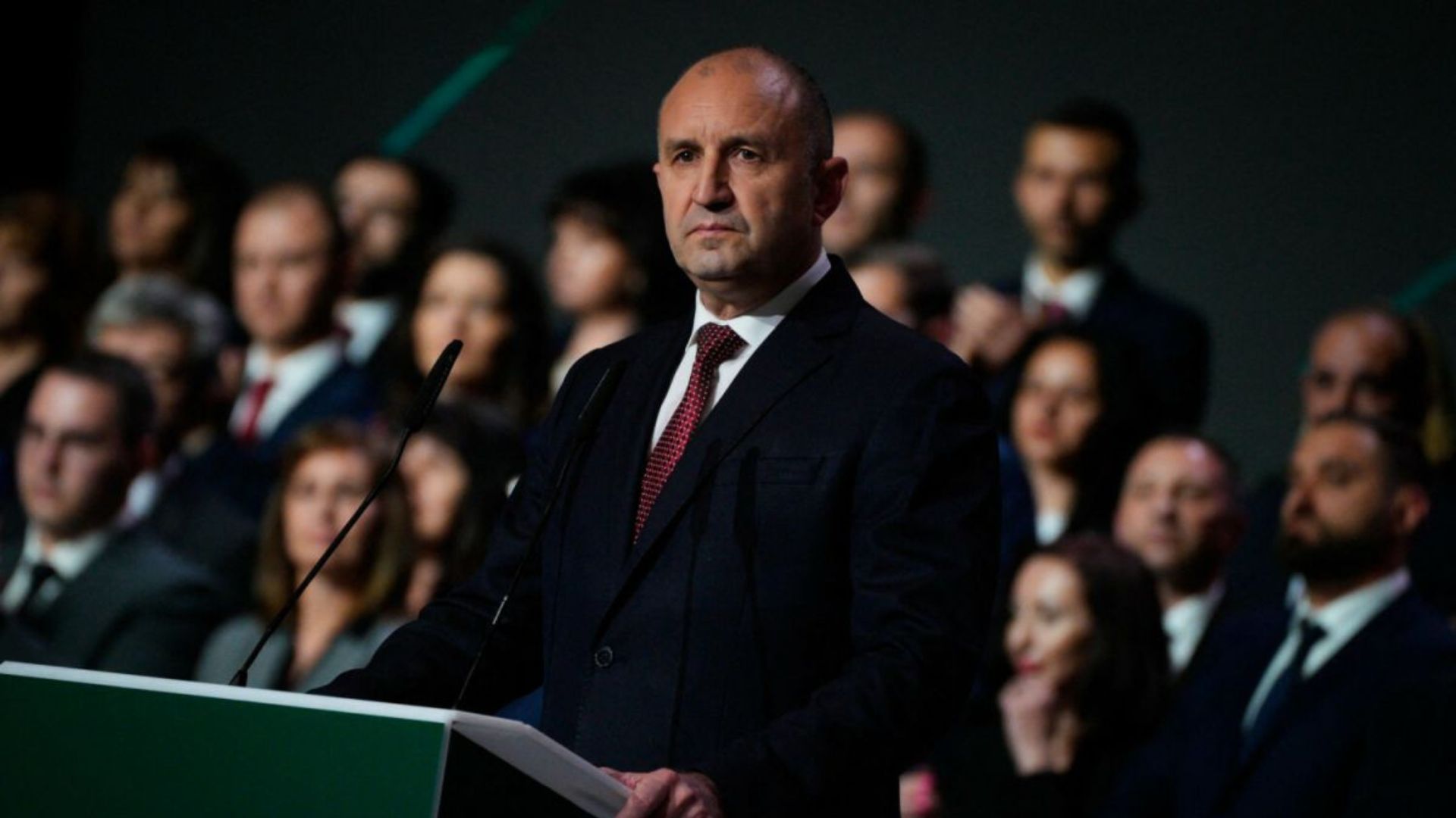 Экс-президент Радев может получить монобольшинство Экс-президент Радев может получить монобольшинство