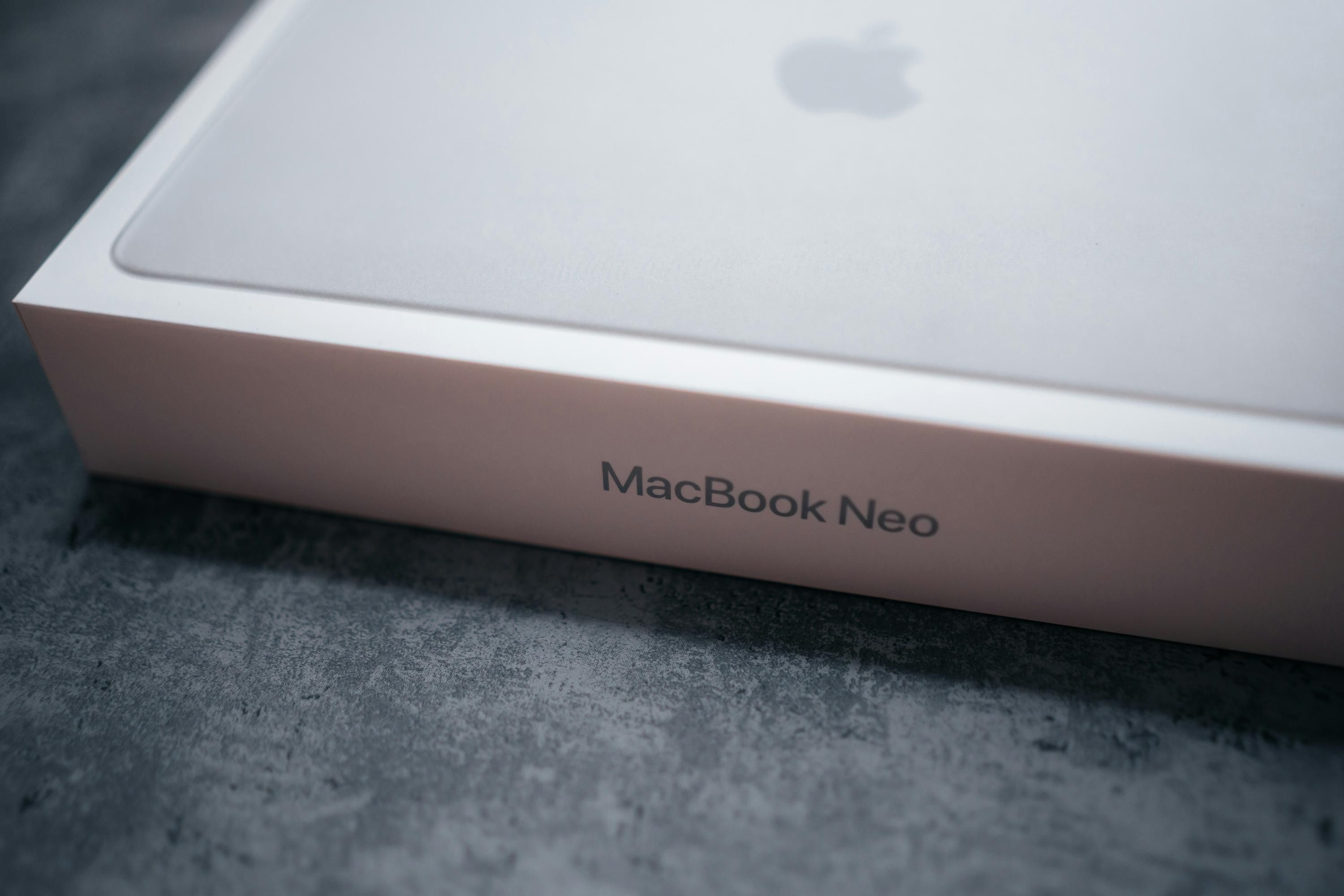 Разбили экран MacBook Neo – во что обойдется ремонт