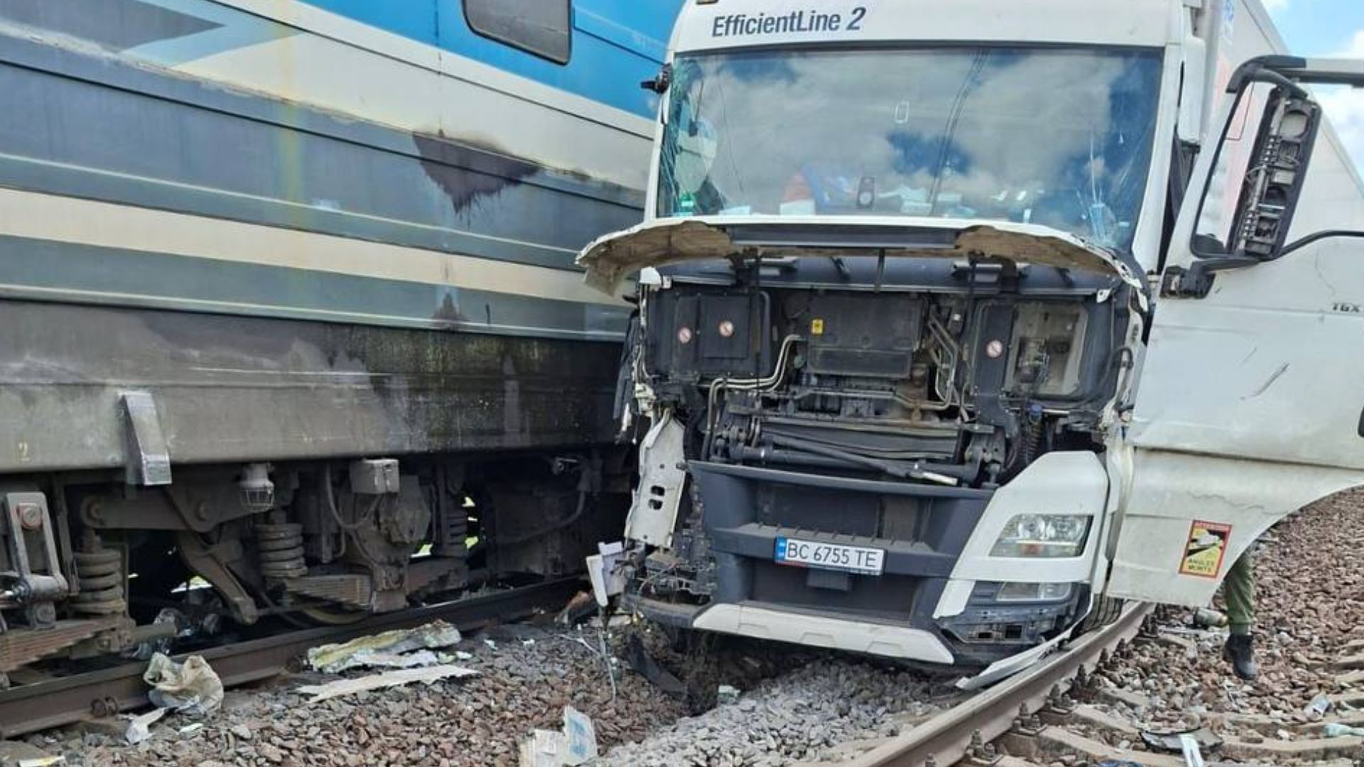 ДТП за участю вантажівки і потяга