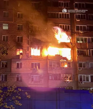 У Дніпрі прогриміли вибухи: є влучання у багатоповерхівку