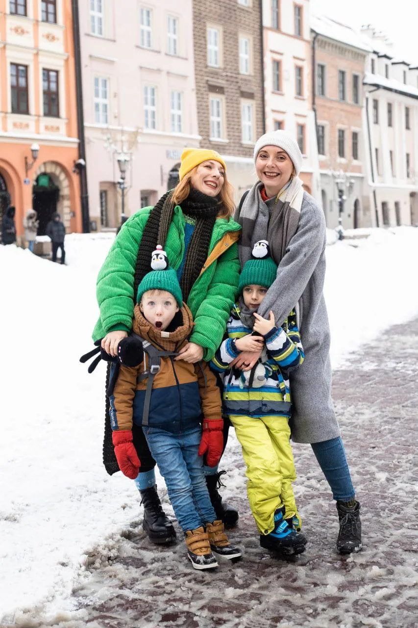 Олена, Оля та їх діти / фото olena.zviahintseva